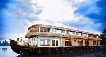 10 bedroom houseboat in Kumarakom