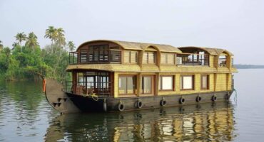 luxury houseboat alleppey kumarakom