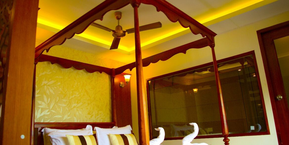 3 Bedroom Luxury Houseboats in kerala