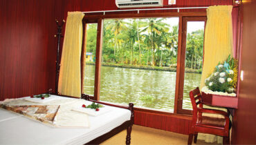 Sharing houseboat in Alleppey