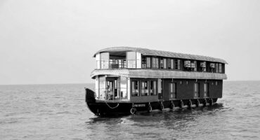 Premium houseboat kumarakom